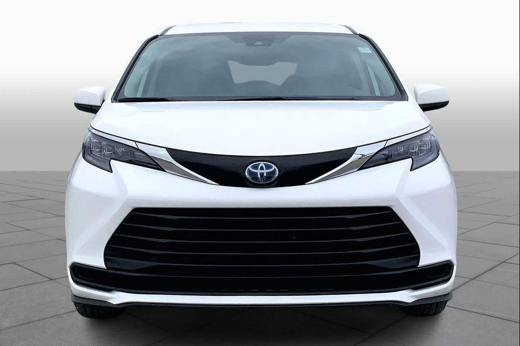 used 2024 Toyota Sienna car, priced at $32,988