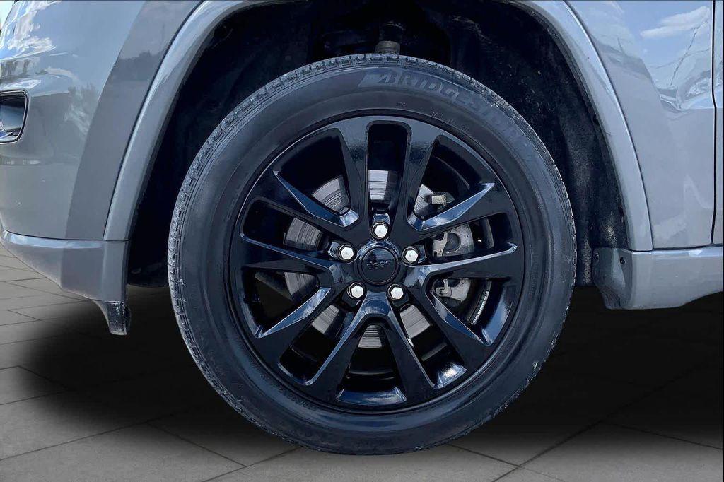 used 2022 Jeep Grand Cherokee car, priced at $27,219