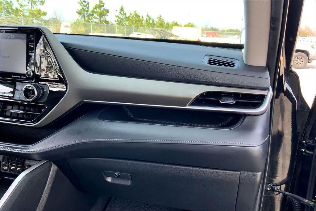 used 2021 Toyota Highlander car, priced at $24,998