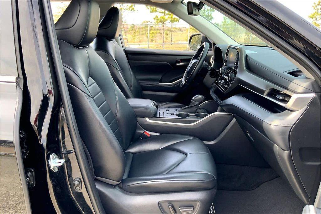 used 2021 Toyota Highlander car, priced at $24,998