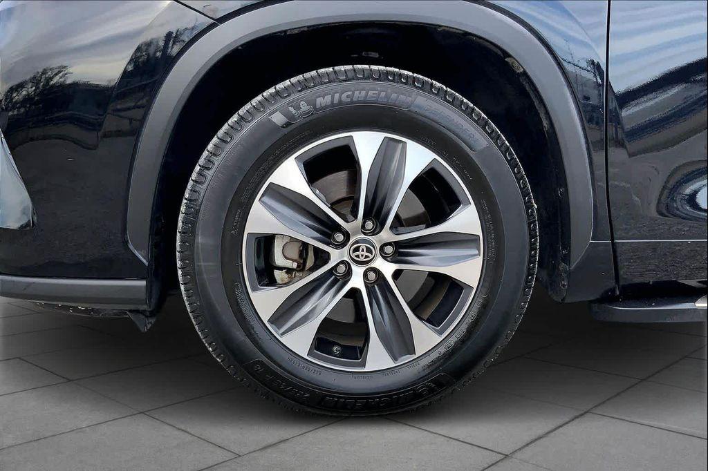 used 2021 Toyota Highlander car, priced at $24,998