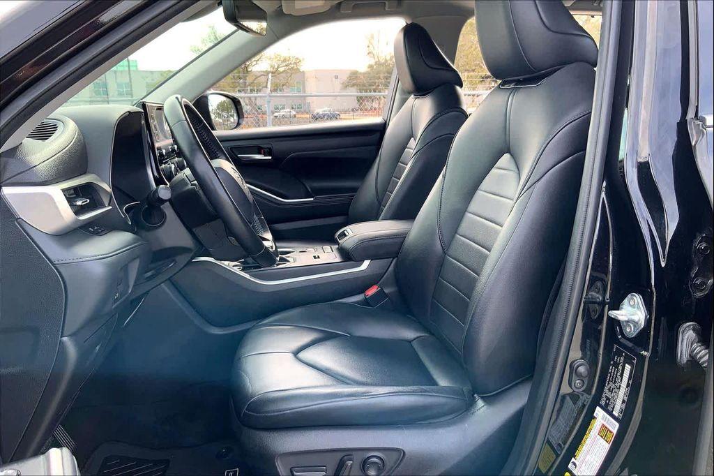 used 2021 Toyota Highlander car, priced at $24,998