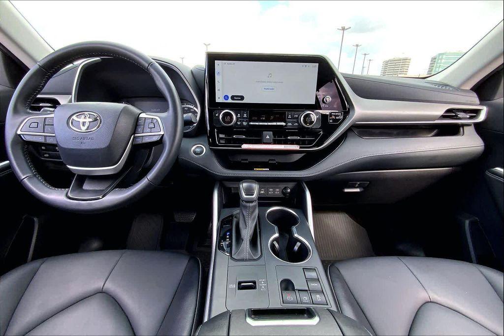 used 2025 Toyota Highlander car, priced at $44,500