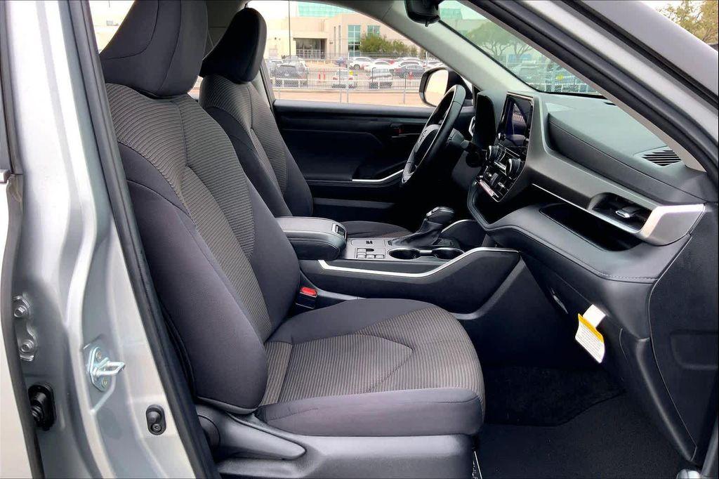 used 2024 Toyota Highlander car, priced at $29,994