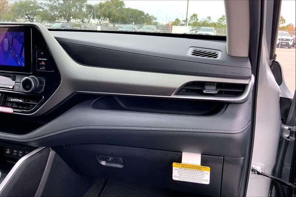 used 2024 Toyota Highlander car, priced at $29,994