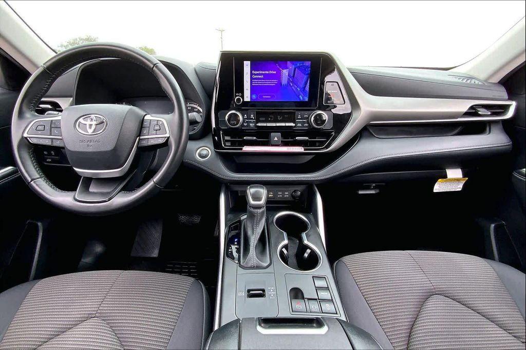 used 2024 Toyota Highlander car, priced at $29,994