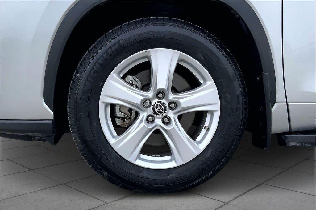 used 2024 Toyota Highlander car, priced at $29,994