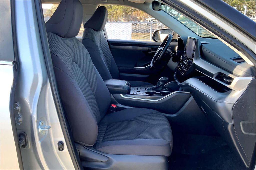 used 2024 Toyota Highlander car, priced at $31,422