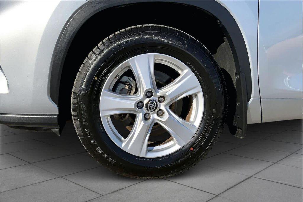 used 2024 Toyota Highlander car, priced at $31,422