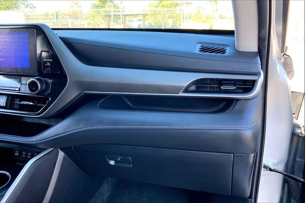 used 2024 Toyota Highlander car, priced at $31,422