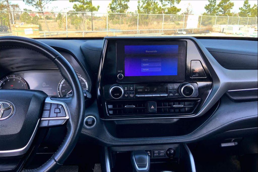used 2024 Toyota Highlander car, priced at $31,422