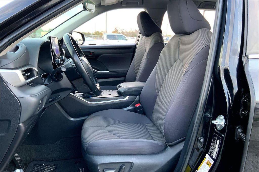 used 2023 Toyota Highlander car, priced at $29,598