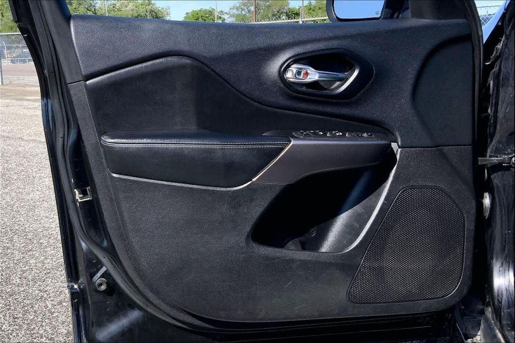 used 2020 Jeep Cherokee car, priced at $10,219