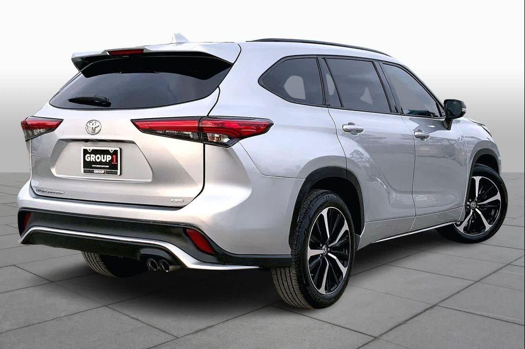 used 2021 Toyota Highlander car, priced at $34,154