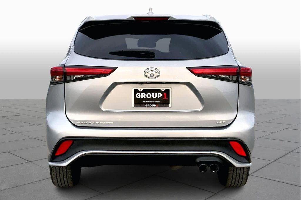 used 2021 Toyota Highlander car, priced at $34,154