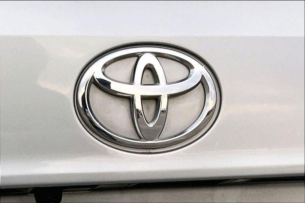 used 2021 Toyota Highlander car, priced at $34,154