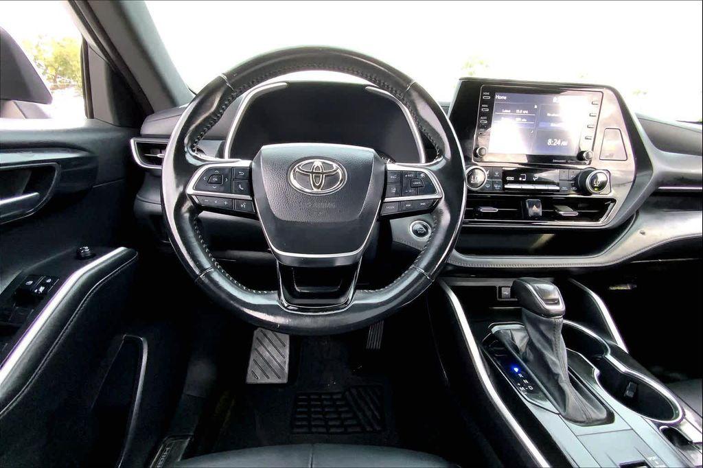 used 2021 Toyota Highlander car, priced at $34,154