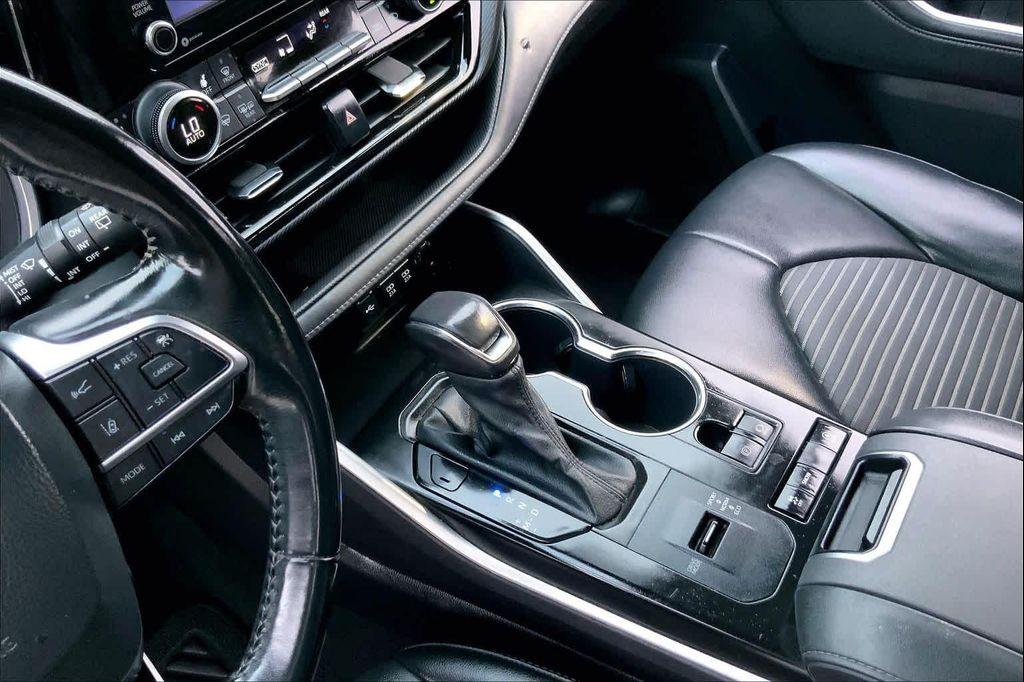 used 2021 Toyota Highlander car, priced at $34,154