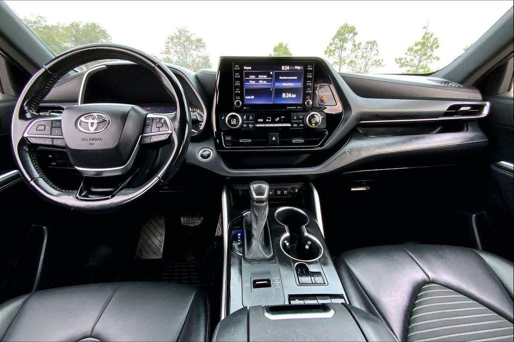 used 2021 Toyota Highlander car, priced at $34,154