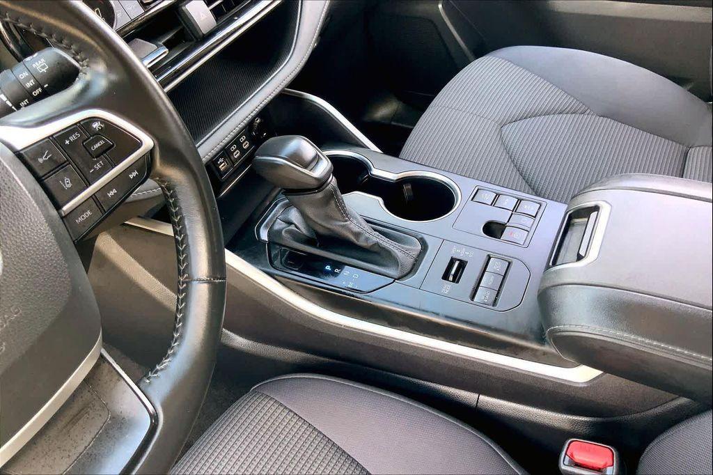 used 2024 Toyota Highlander car, priced at $32,495