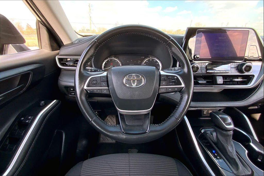 used 2024 Toyota Highlander car, priced at $32,495
