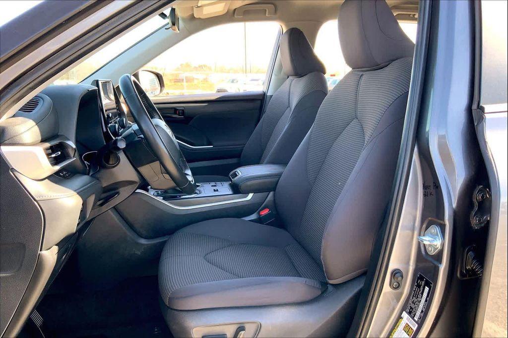 used 2024 Toyota Highlander car, priced at $30,470