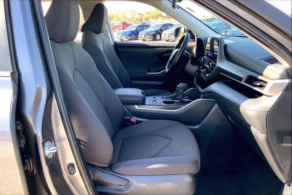 used 2024 Toyota Highlander car, priced at $30,470