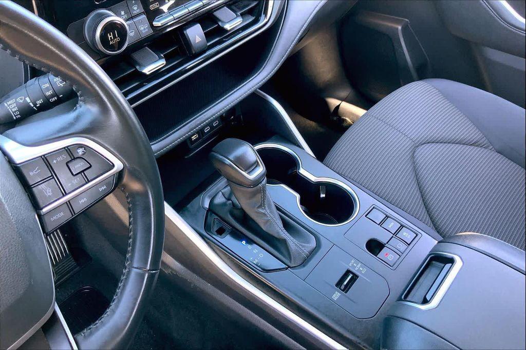 used 2024 Toyota Highlander car, priced at $30,470