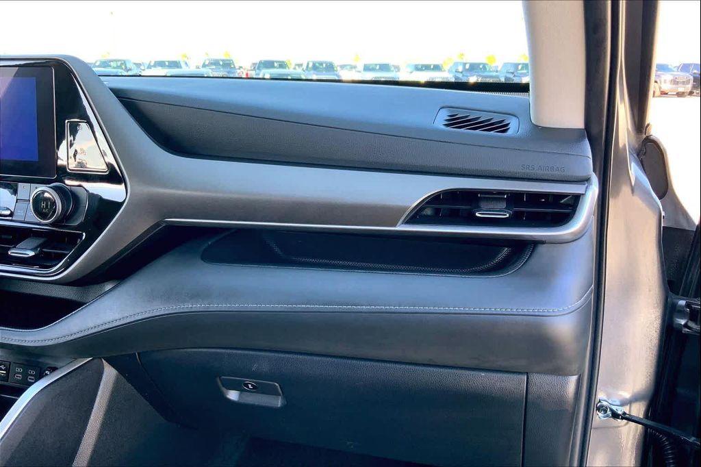 used 2024 Toyota Highlander car, priced at $30,470