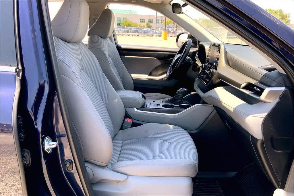 used 2021 Toyota Highlander car, priced at $20,724