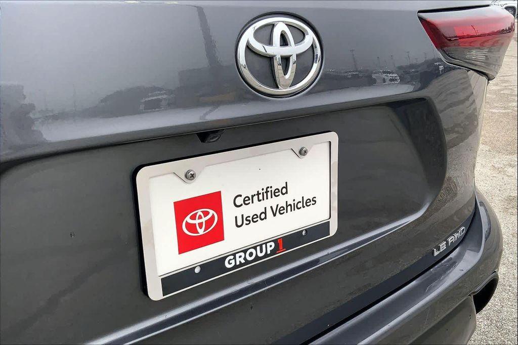 used 2024 Toyota Highlander car, priced at $31,900