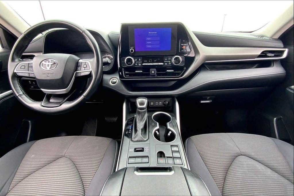 used 2024 Toyota Highlander car, priced at $31,900