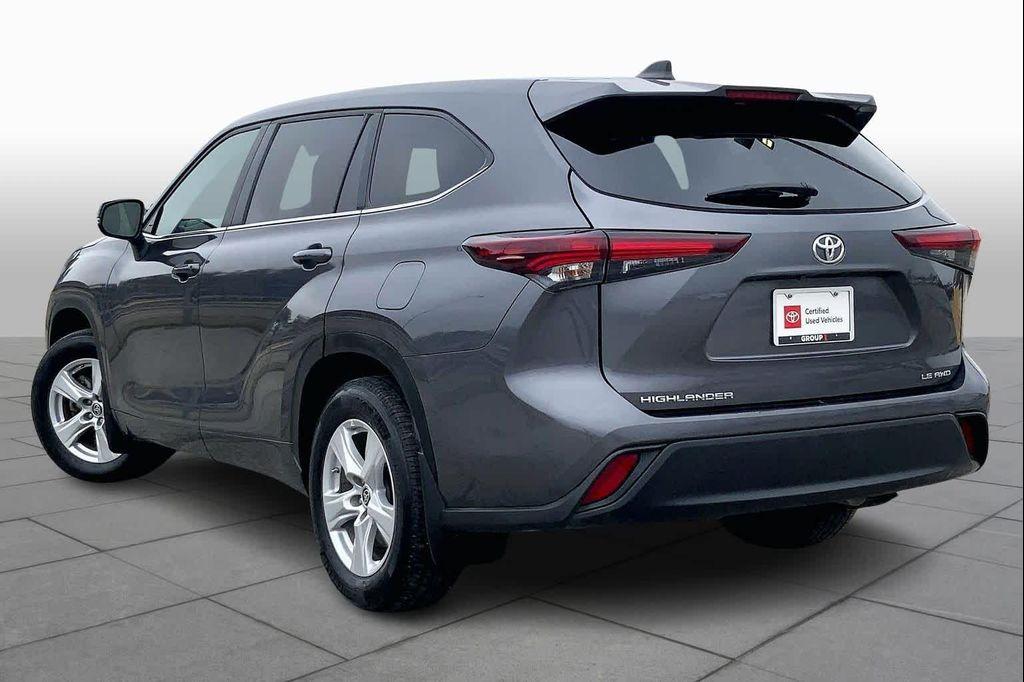 used 2024 Toyota Highlander car, priced at $31,900