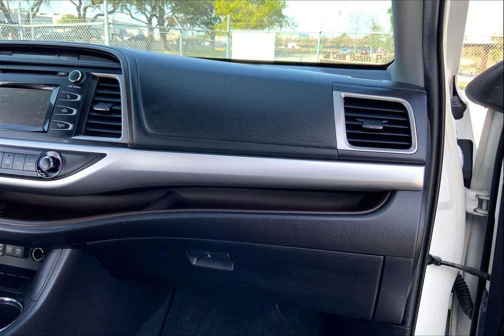 used 2019 Toyota Highlander car, priced at $13,994