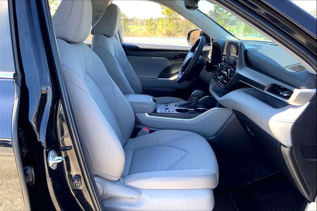 used 2023 Toyota Highlander car, priced at $33,452