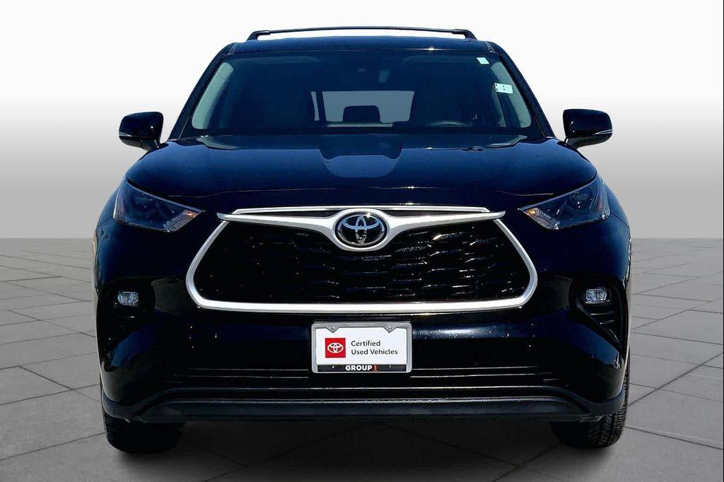 used 2023 Toyota Highlander car, priced at $33,452