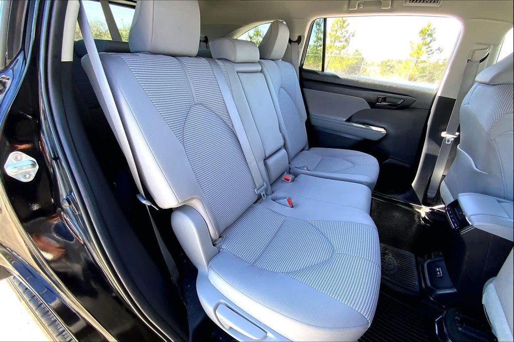 used 2023 Toyota Highlander car, priced at $33,452