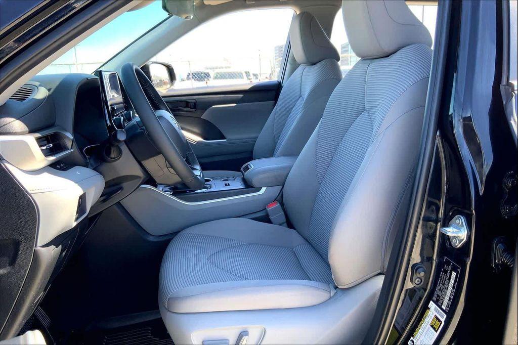 used 2023 Toyota Highlander car, priced at $33,452