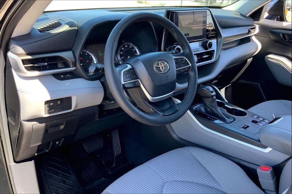 used 2023 Toyota Highlander car, priced at $33,452