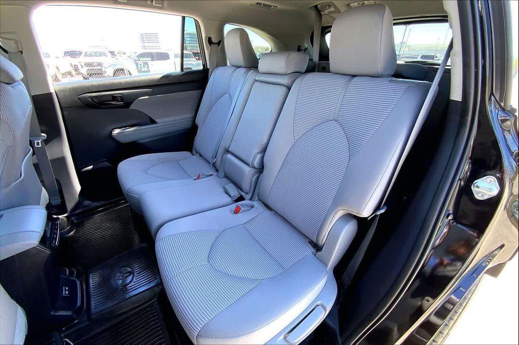 used 2023 Toyota Highlander car, priced at $33,452