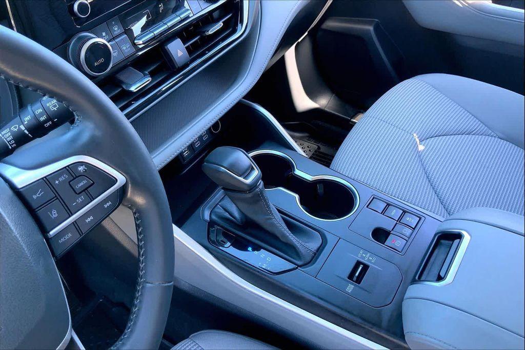 used 2023 Toyota Highlander car, priced at $33,452