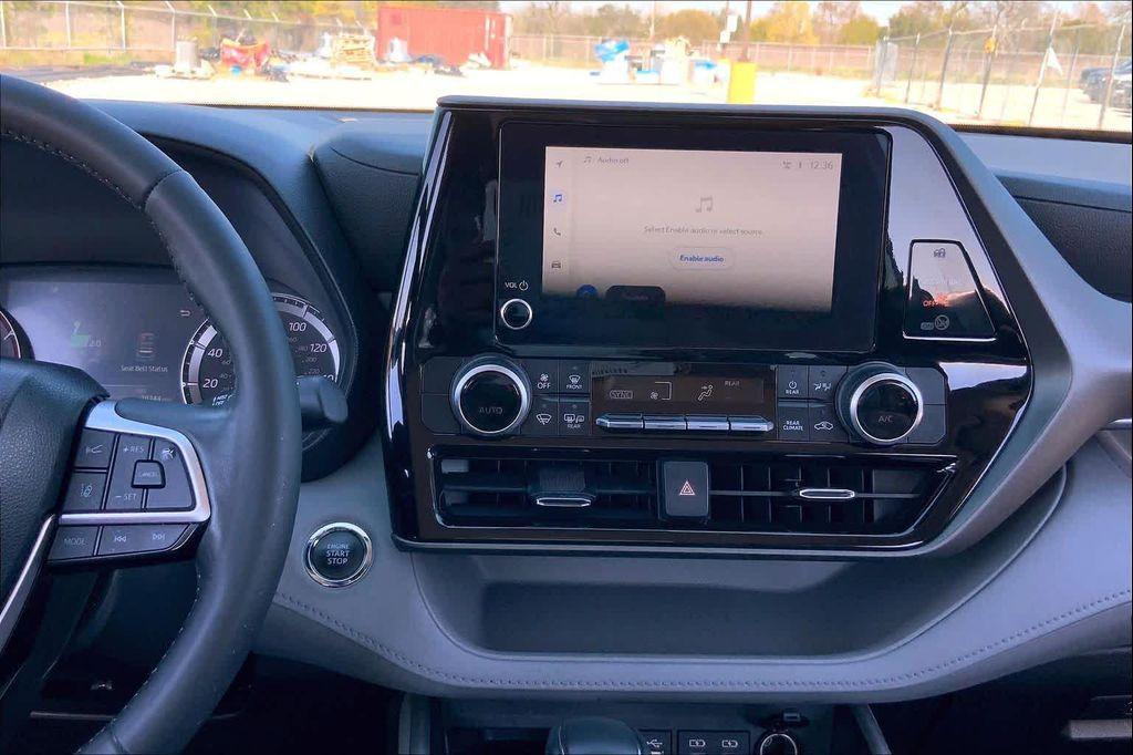 used 2023 Toyota Highlander car, priced at $33,452