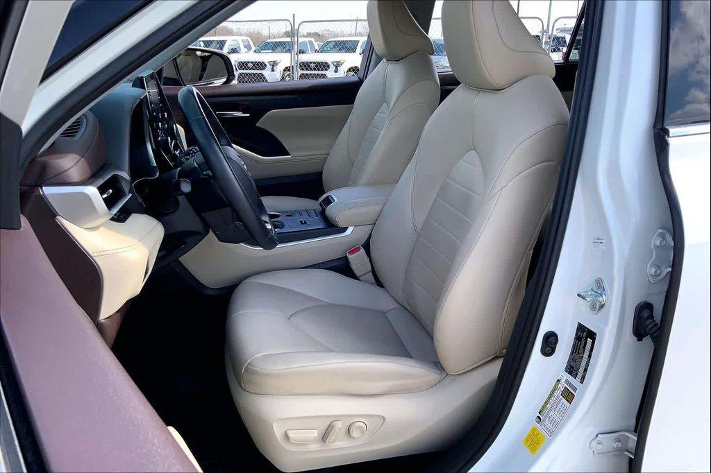 used 2021 Toyota Highlander car, priced at $27,737