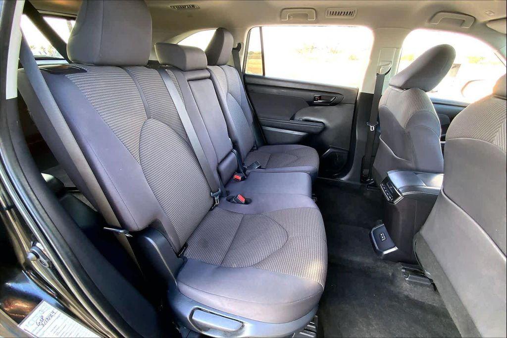 used 2024 Toyota Highlander car, priced at $30,957