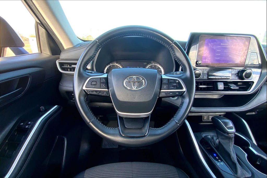 used 2024 Toyota Highlander car, priced at $30,957