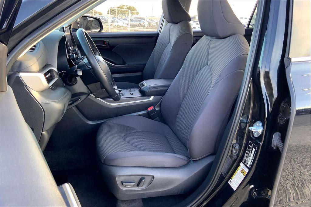 used 2024 Toyota Highlander car, priced at $30,957