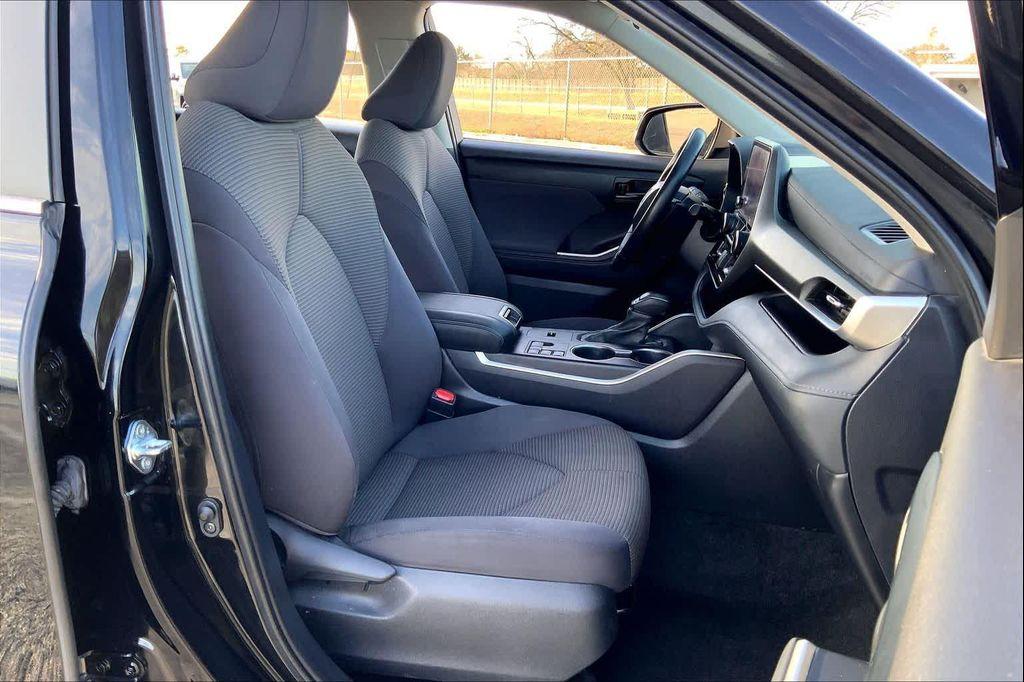 used 2024 Toyota Highlander car, priced at $30,957