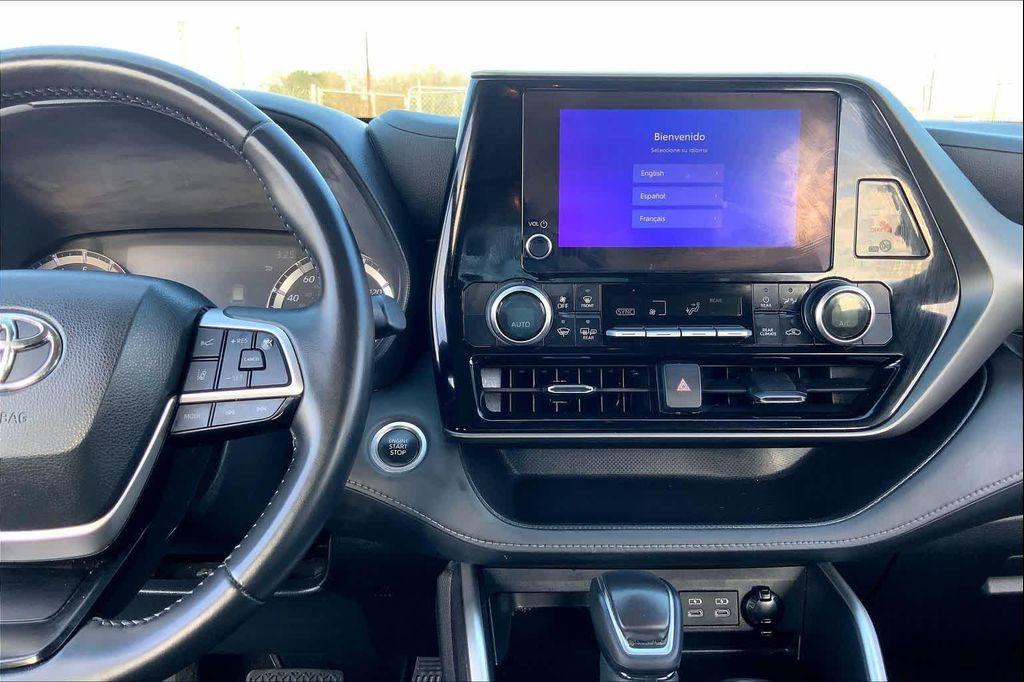 used 2024 Toyota Highlander car, priced at $30,957