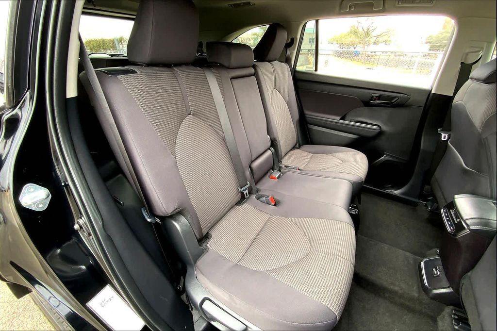 used 2024 Toyota Highlander car, priced at $30,957
