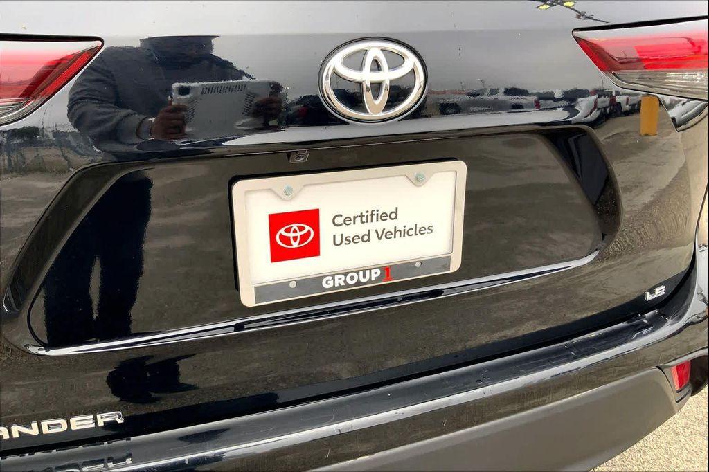 used 2024 Toyota Highlander car, priced at $30,957